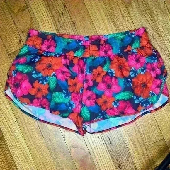 Lorna Jane Flower Shorts - Picture 1 of 1